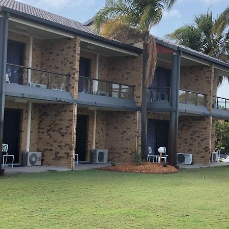 Bribie Waterways Motel Bongaree Екстериор снимка