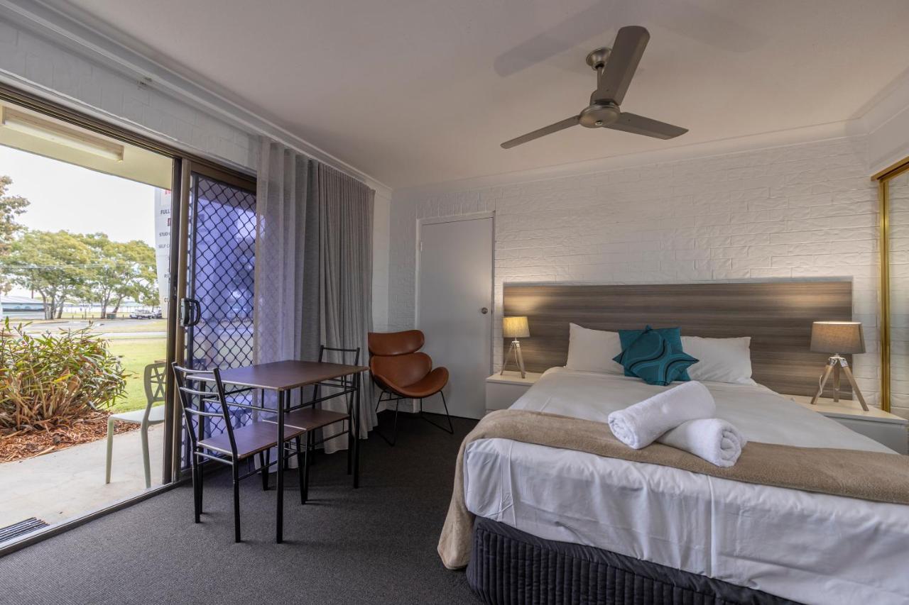 Bribie Waterways Motel Bongaree Екстериор снимка