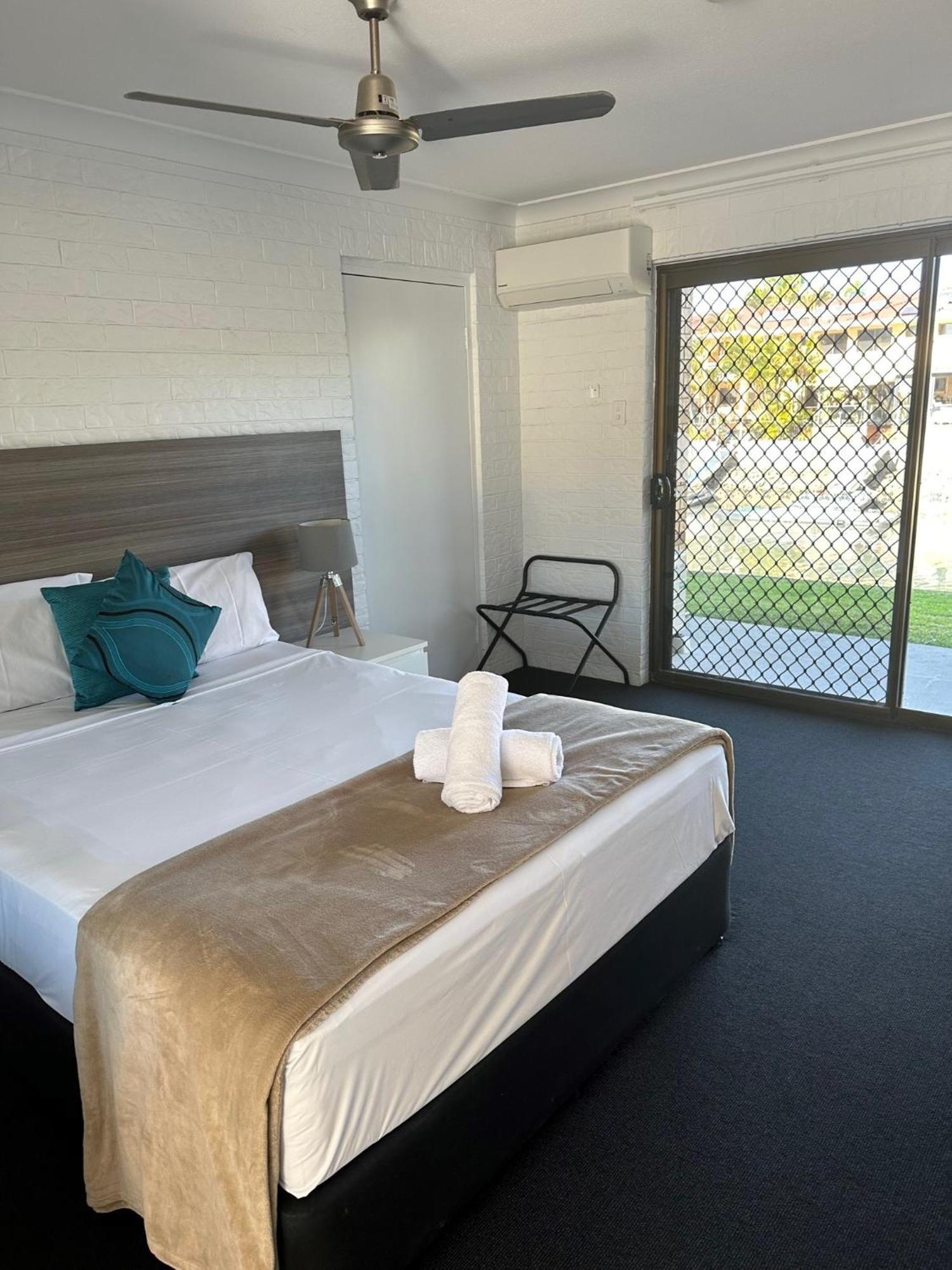 Bribie Waterways Motel Bongaree Екстериор снимка