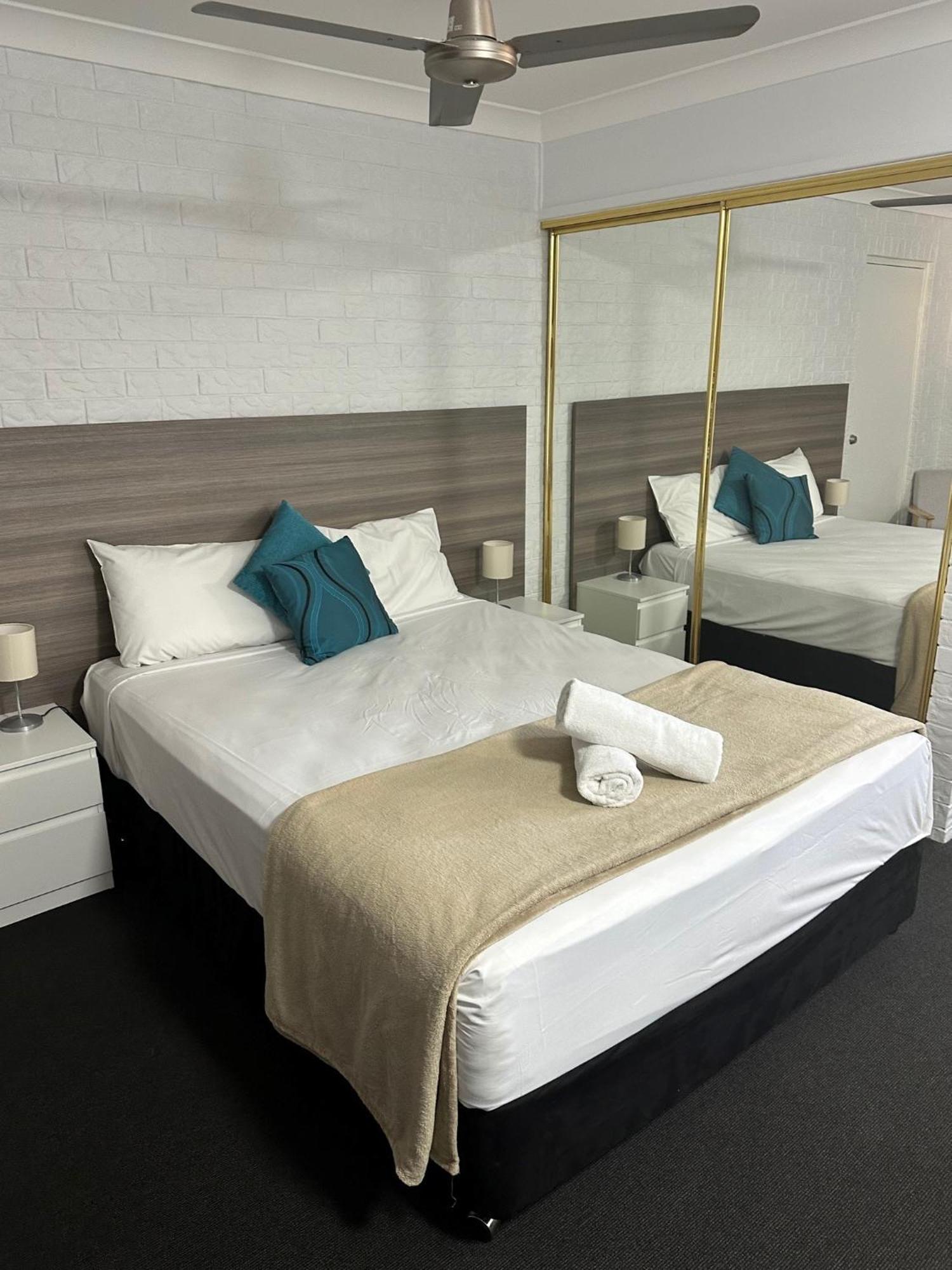 Bribie Waterways Motel Bongaree Екстериор снимка