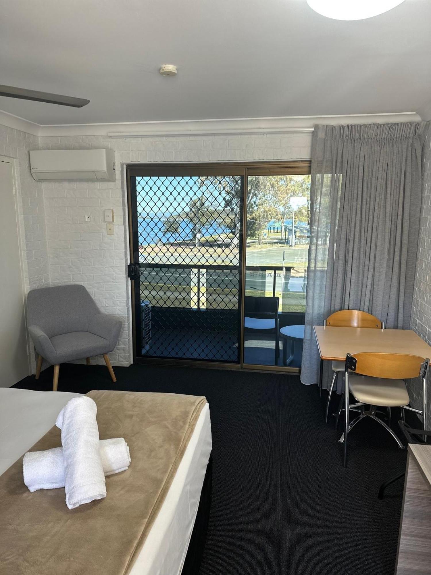 Bribie Waterways Motel Bongaree Екстериор снимка
