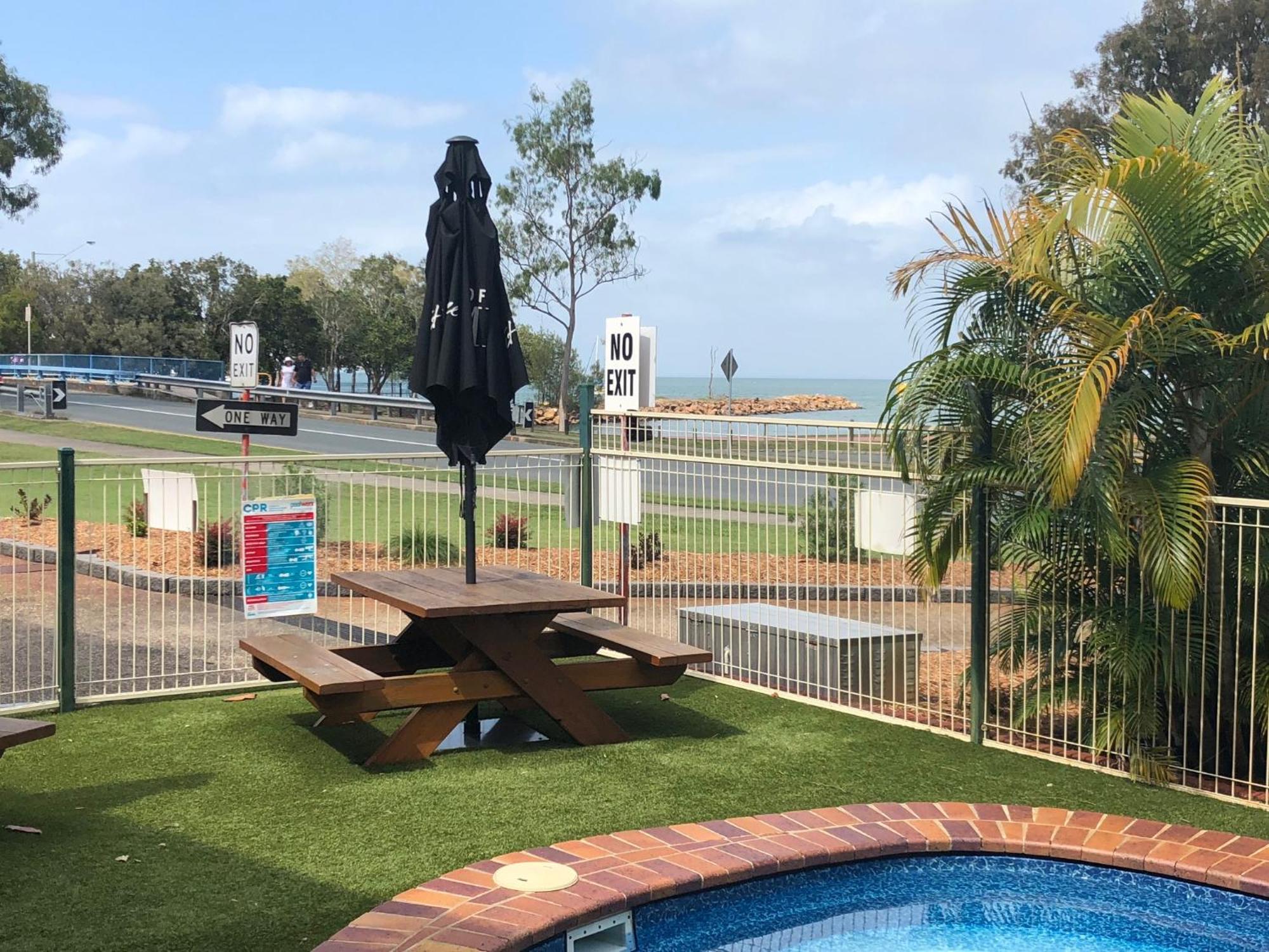 Bribie Waterways Motel Bongaree Екстериор снимка
