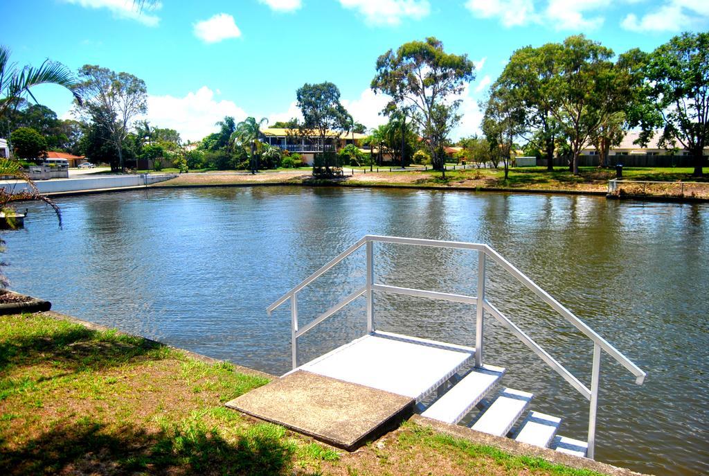 Bribie Waterways Motel Bongaree Екстериор снимка