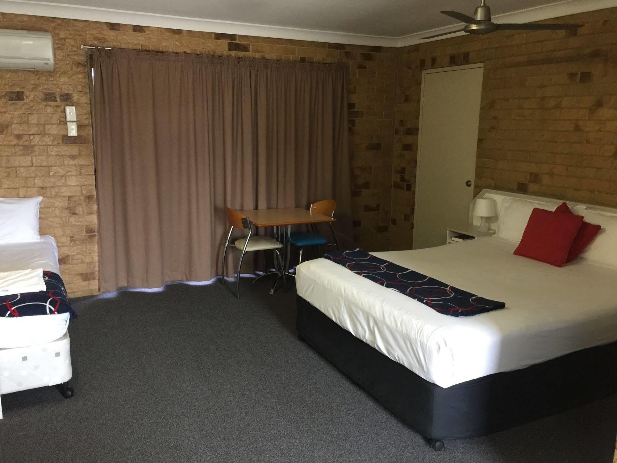 Bribie Waterways Motel Bongaree Екстериор снимка