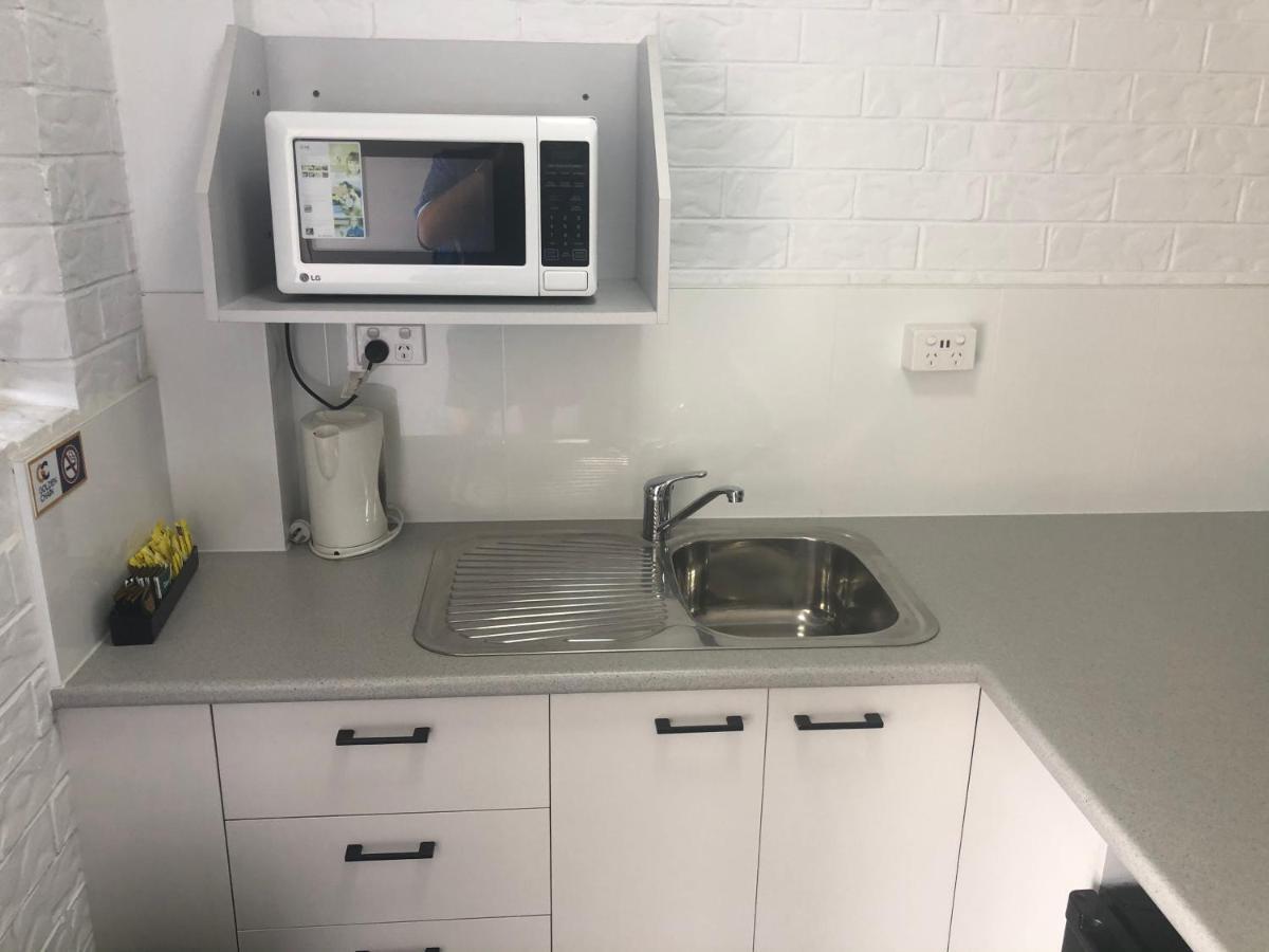 Bribie Waterways Motel Bongaree Екстериор снимка