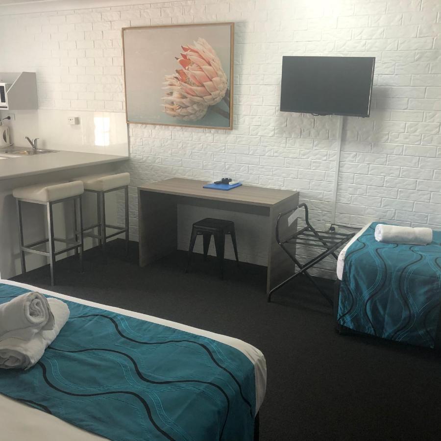 Bribie Waterways Motel Bongaree Екстериор снимка