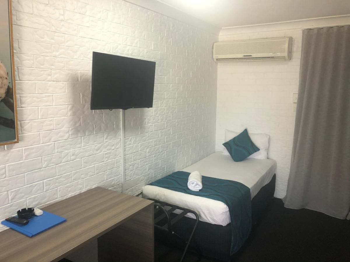 Bribie Waterways Motel Bongaree Екстериор снимка